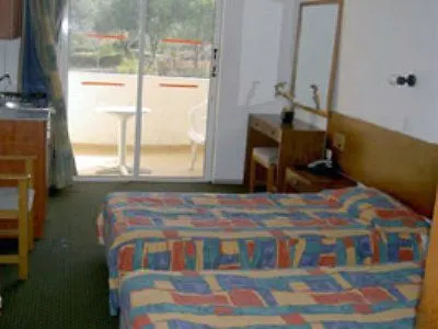 Achousa מלון דירות 3*